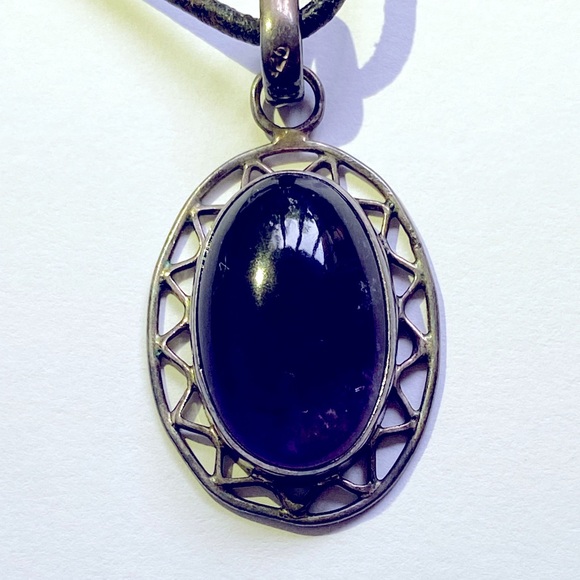 Vintage Jewelry - Vintage Amethyst Crystal Pendant Silver on leather